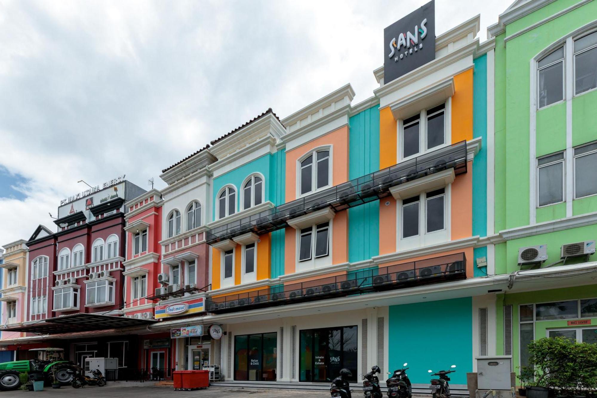Sans Hotel Kelapa Gading Jakarta Exterior photo