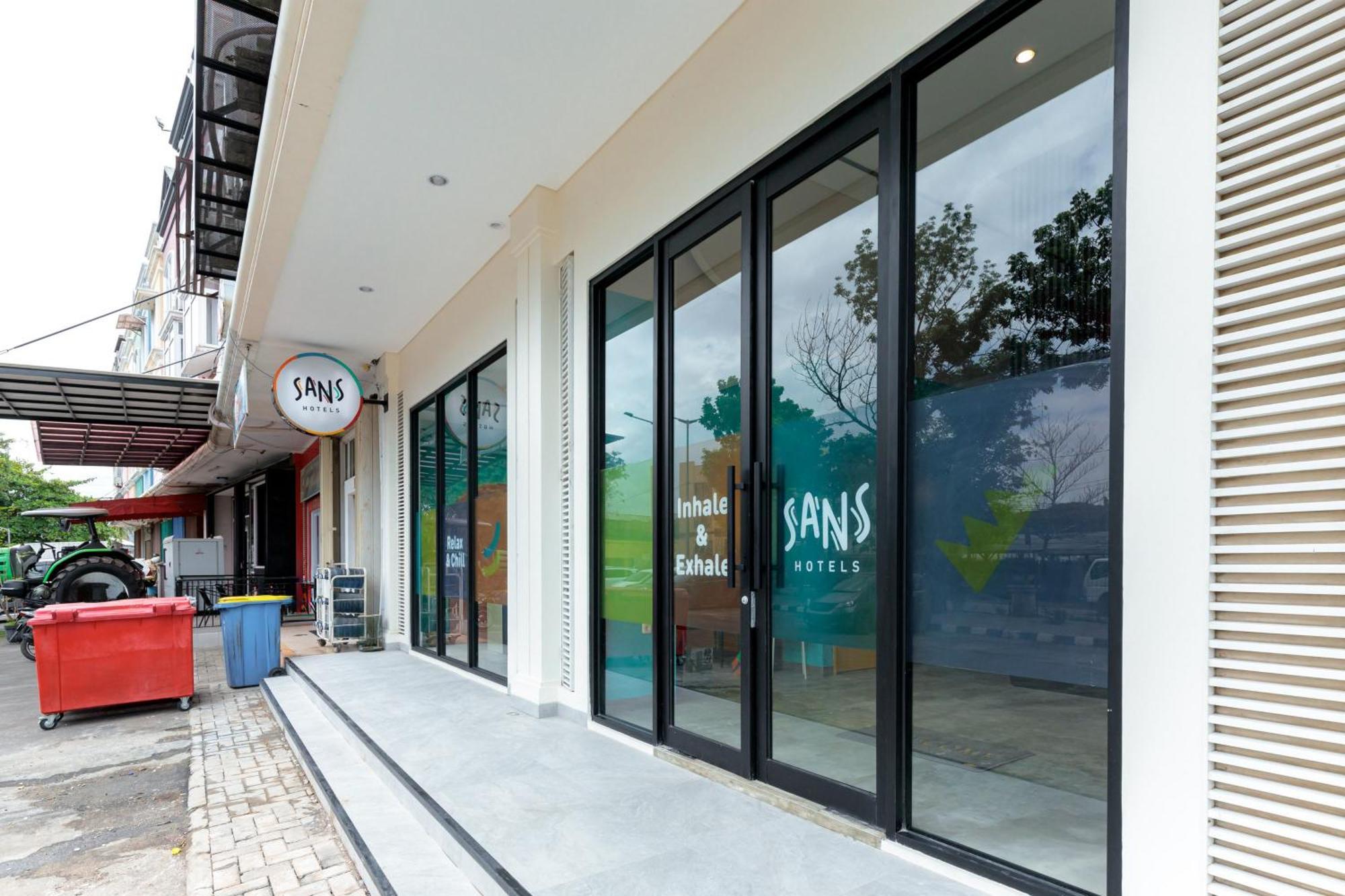 Sans Hotel Kelapa Gading Jakarta Exterior photo